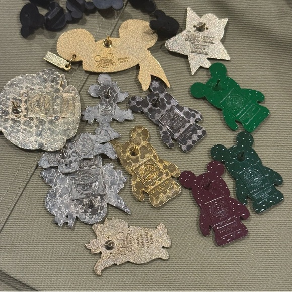 Tinkerbell Pin Trading Lanyard with Pins & Limited Release Lilo & Stitch Key - Picture 12 of 16